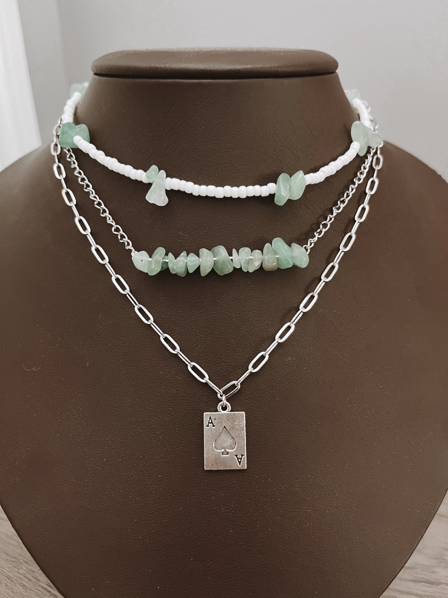 Green chip stone bar chain necklace