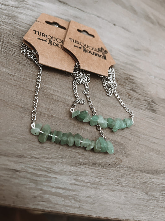 Green chip stone bar chain necklace